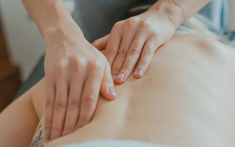 Hands giving a Swedish back massage